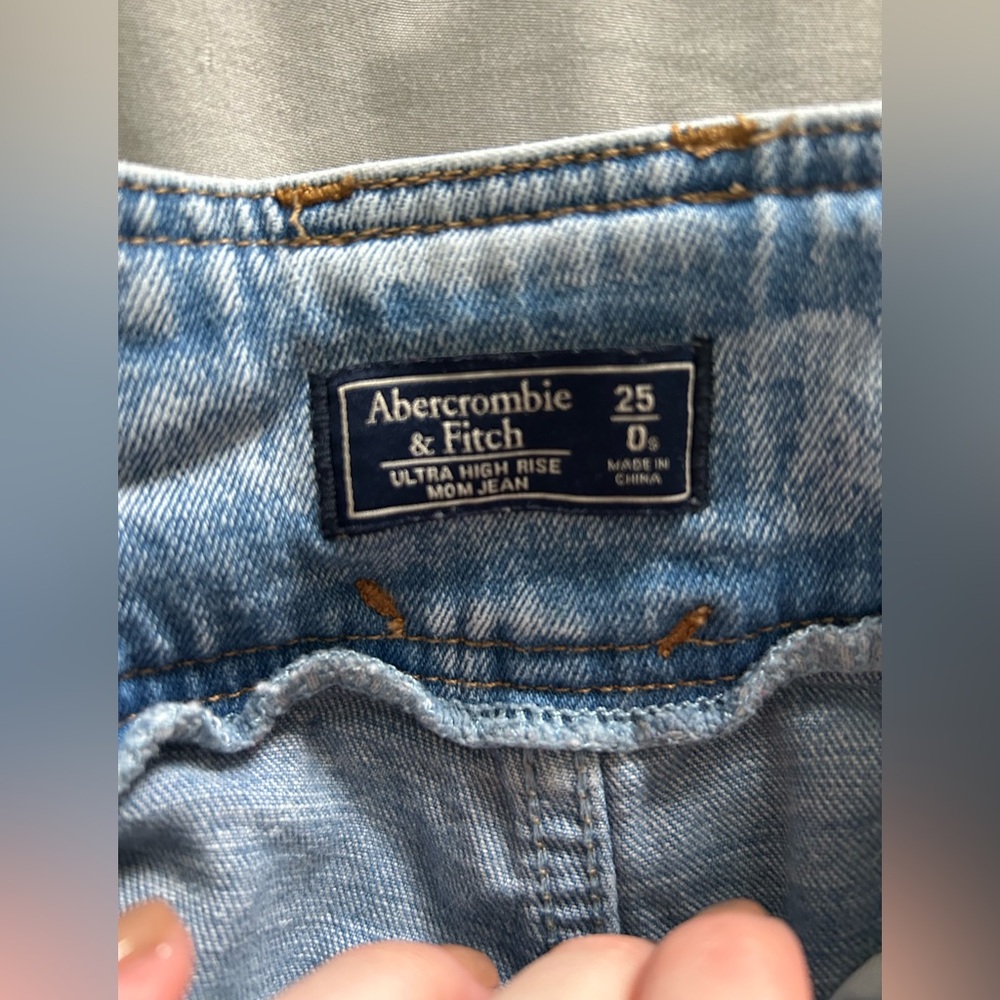 Abercrombie & Fitch Ultra High Rise Light Blue Mom Jeans - Picture 3 of 7
